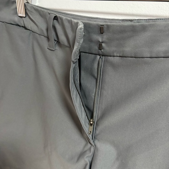 Nike Golf Shorts - Picture 3 of 8